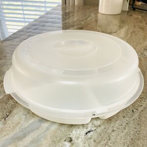 VTG Rubbermaid 13” Servin' Saver 7 Compartment Veggie / Dip Server - Locking Lid
